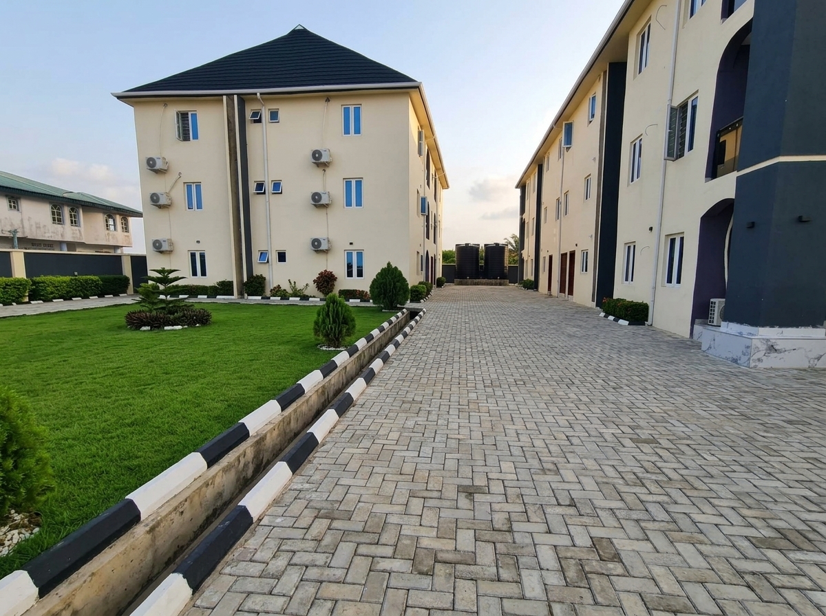 Internal Courtyard, Drainage & Topiary